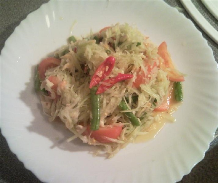 Thai Som Tam (Spicy Papaya Salad) Cooking Instructions