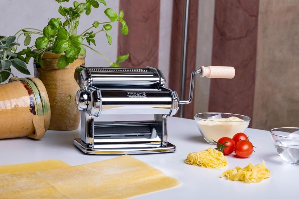 Elegant Imperia pasta maker with vintage Italian design—perfect for rolling fresh pasta dough at home.