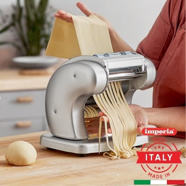 Durable Italian steel pasta machine with 6 thickness settings, roller and cutter attachments
