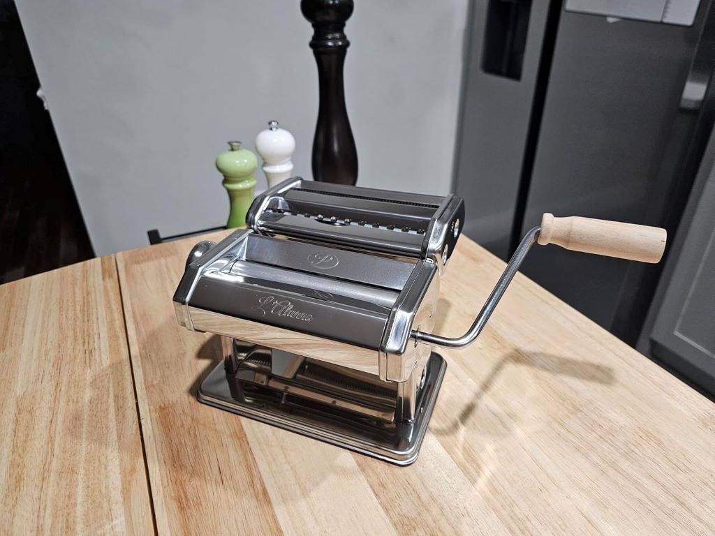 Easy-to-use L’Alunno pasta maker by PastaVirtuoso for homemade fresh pasta