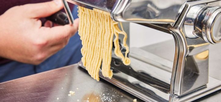 Step-by-step guide showing solutions to frequent pasta machine problems.