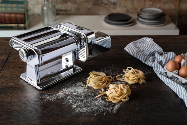 MARCATO Ampiamotor electric pasta machine in chrome steel with Ampia 150 set, hand crank, clamp, and motor drive