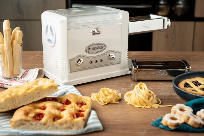 MARCATO Pasta Fresca electric kneading and pasta machine with lasagna, fettuccine, and tagliolini attachments for home cooking