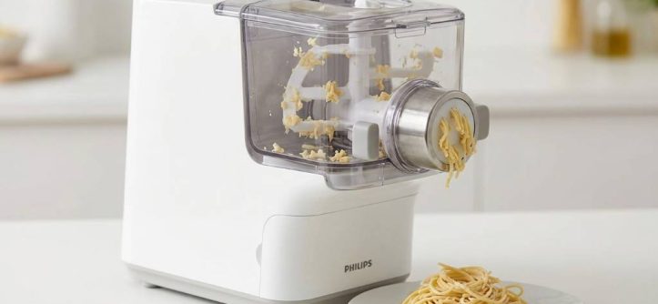 Cleaning the rollers of a fully automatic electric pasta maker with a soft brush