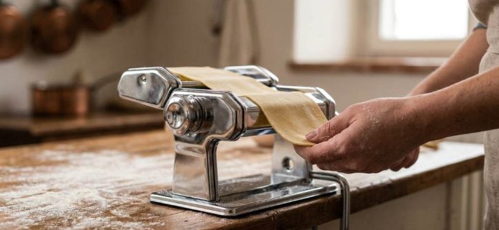 Marcato Atlas 150 Classic manual pasta maker on kitchen counter